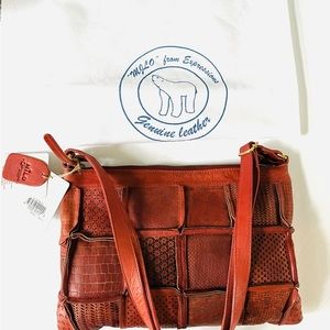 Milo Leather Crossbody purse NWT and cover bag. CANADA